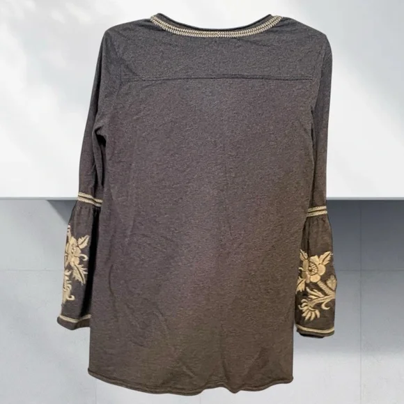 Johnny Was V-Neck Top Gray Cream Bird Embroidery Bell Sleeves Small - Picture 4 of 4